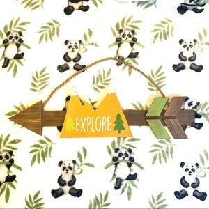 🏔 Wooden Mountain Arrow Camping Explore Sign